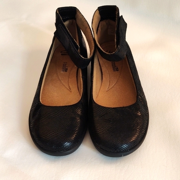 Clarks Shoes Clarks Medora Nina Ankle Strap Flats Size 8m